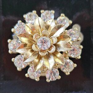 Fashion RIng Flower Shape Crystals Accent Gold Tone Fashion Jewelry Size Adjust